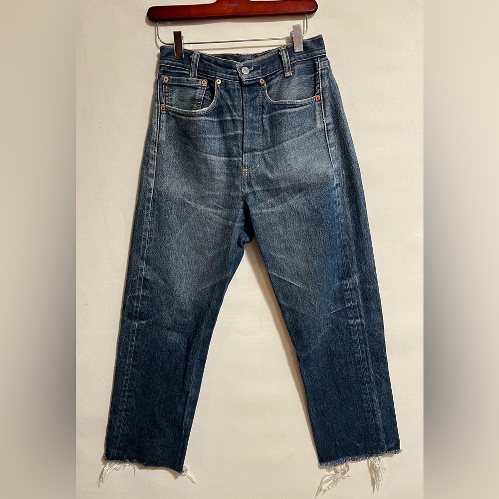 Vintage Levi’s High Rise Straight Leg - size 28